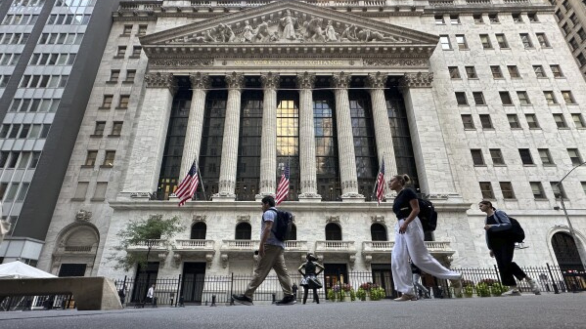 China’s Financial Markets Eclipse Wall Street in 2025