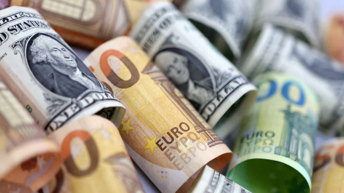 Euro Plummets to 11-Month Low as Trade War Fears Grip Currency Markets