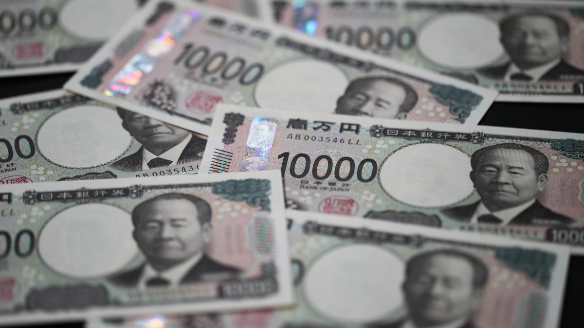 Yen at 160: How Japan’s Weak Currency Fueled a Record Market Rally Amid Policy Shifts