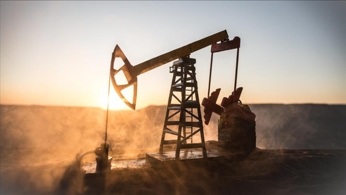 Oil Prices Edge Higher, But Investor Strategy Turns Defensive Amid Policy and Demand Uncertainty